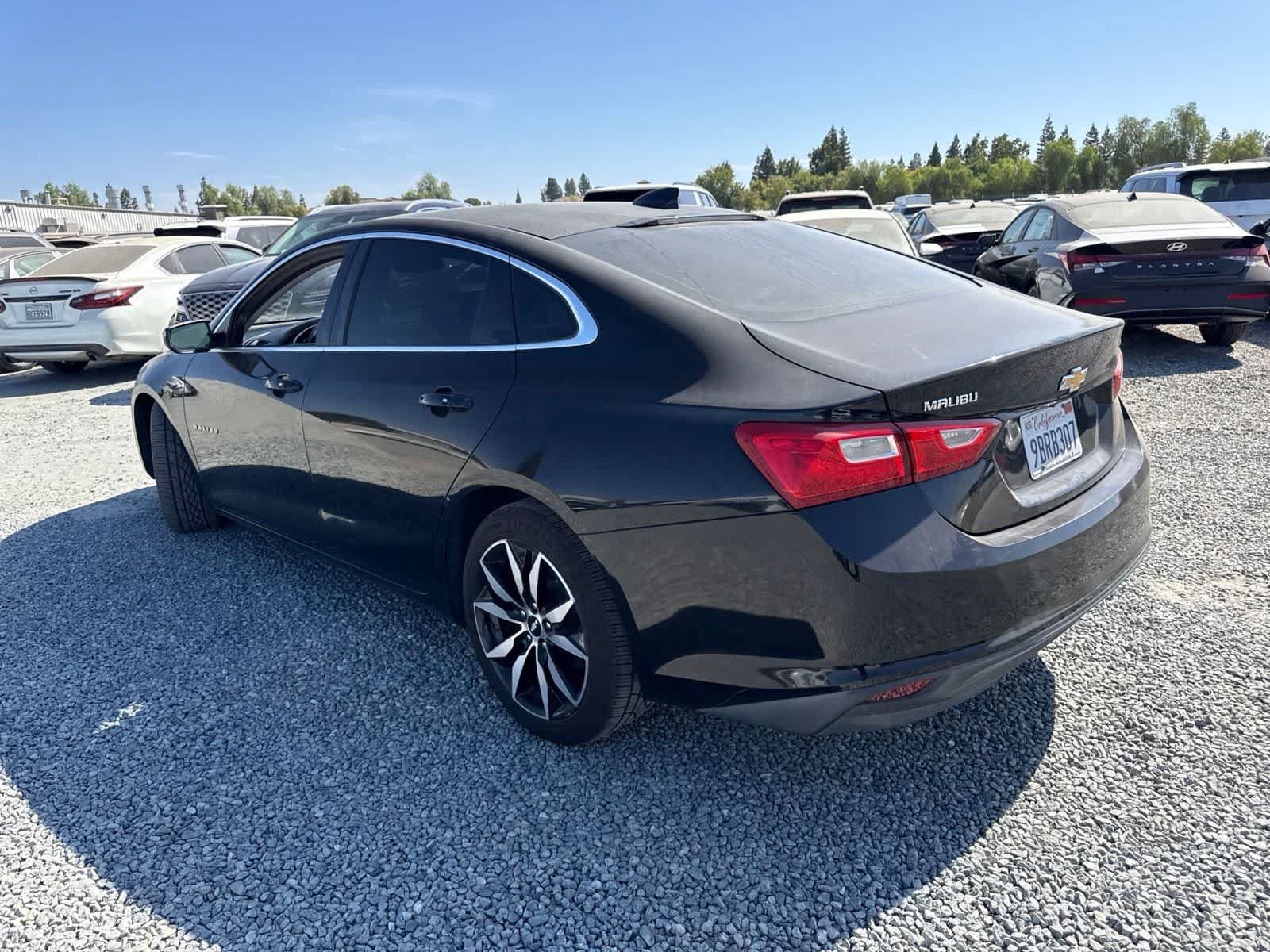 Used 2017 Chevrolet Malibu LT w/ Leather Package FWD image 7
