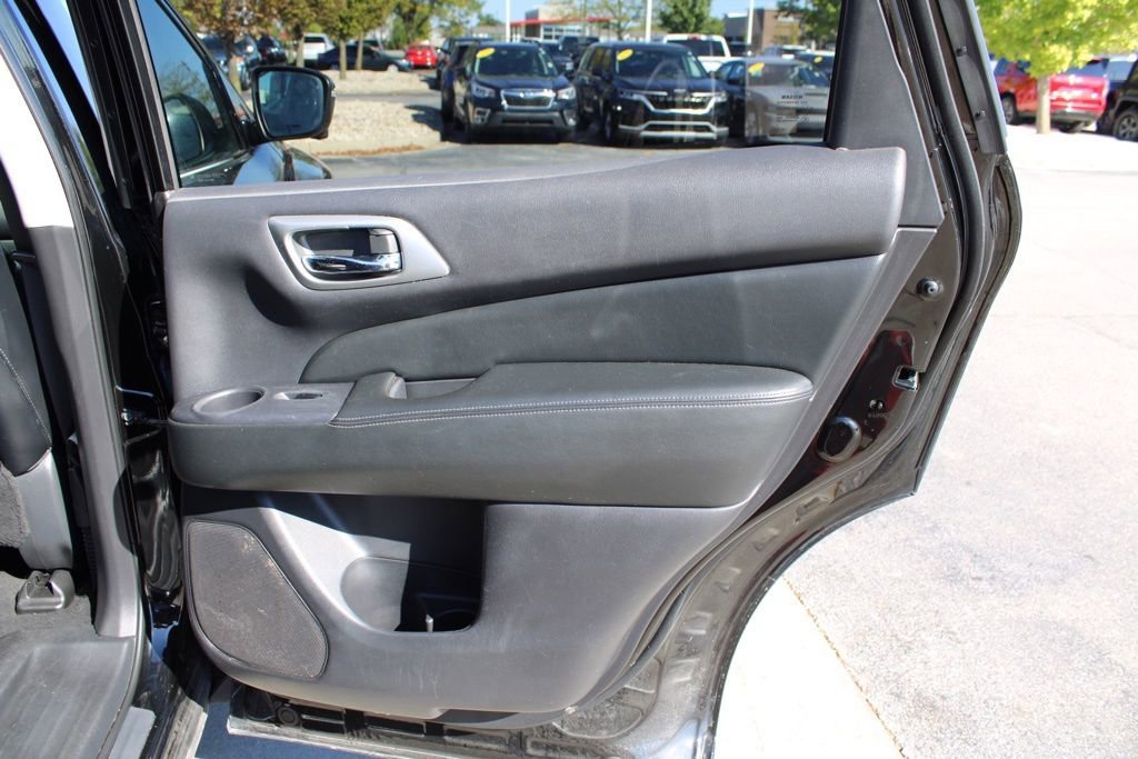 Used 2018 Nissan Pathfinder SL w/ Cargo Package image 26