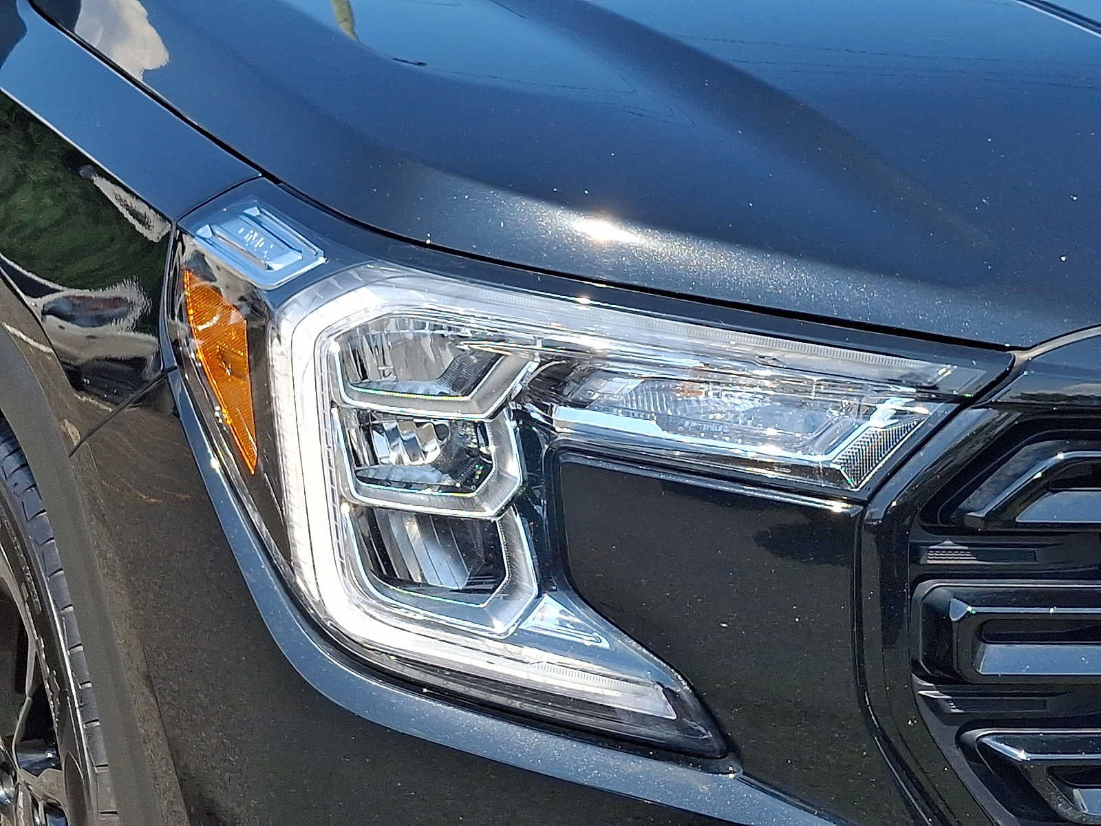 Used 2023 GMC Terrain SLE w/ Driver Convenience Package FWD image 9