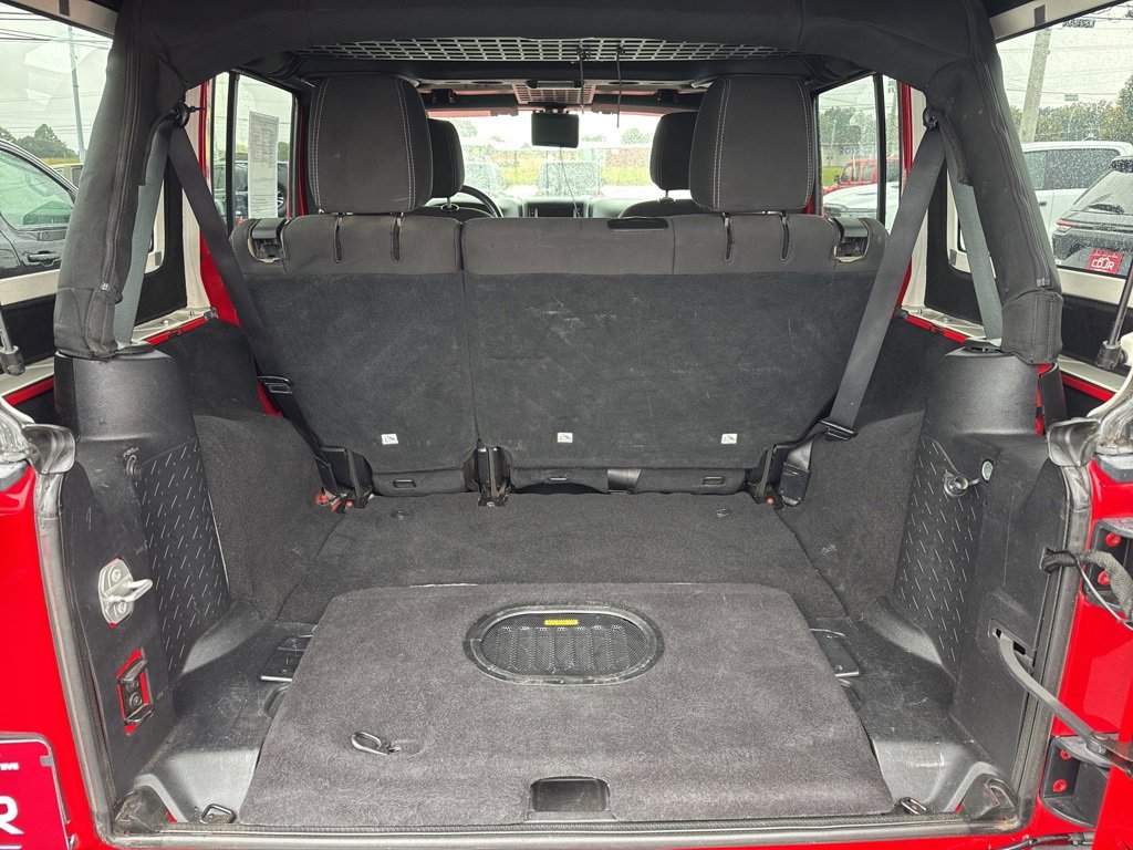 Used 2016 Jeep Wrangler Unlimited Rubicon w/ Connectivity Group image 8