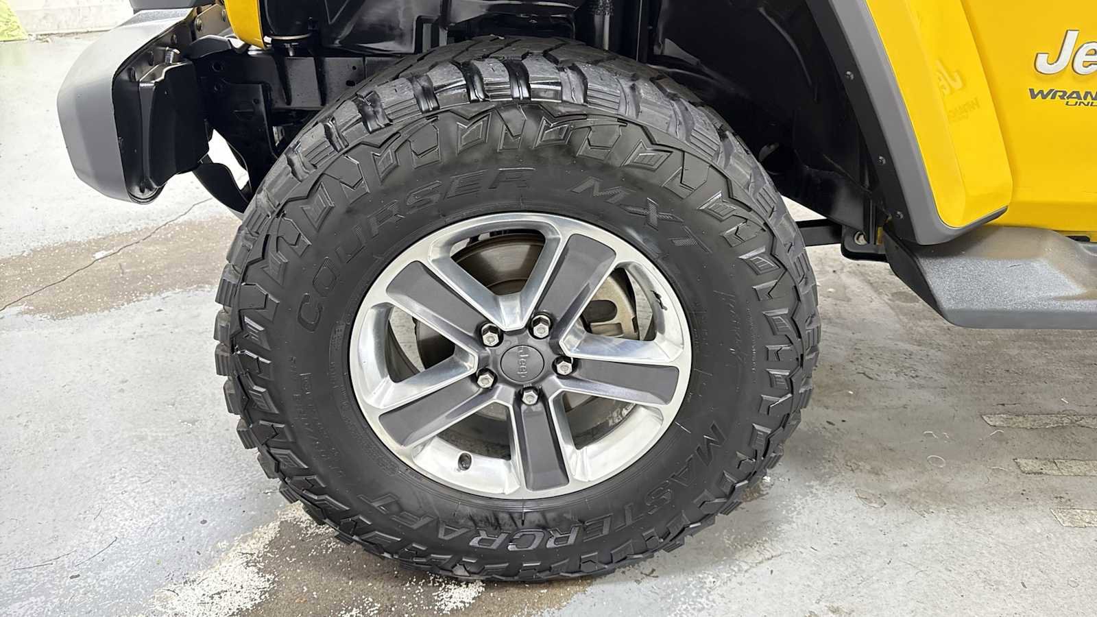 Used 2019 Jeep Wrangler Unlimited Sahara image 11