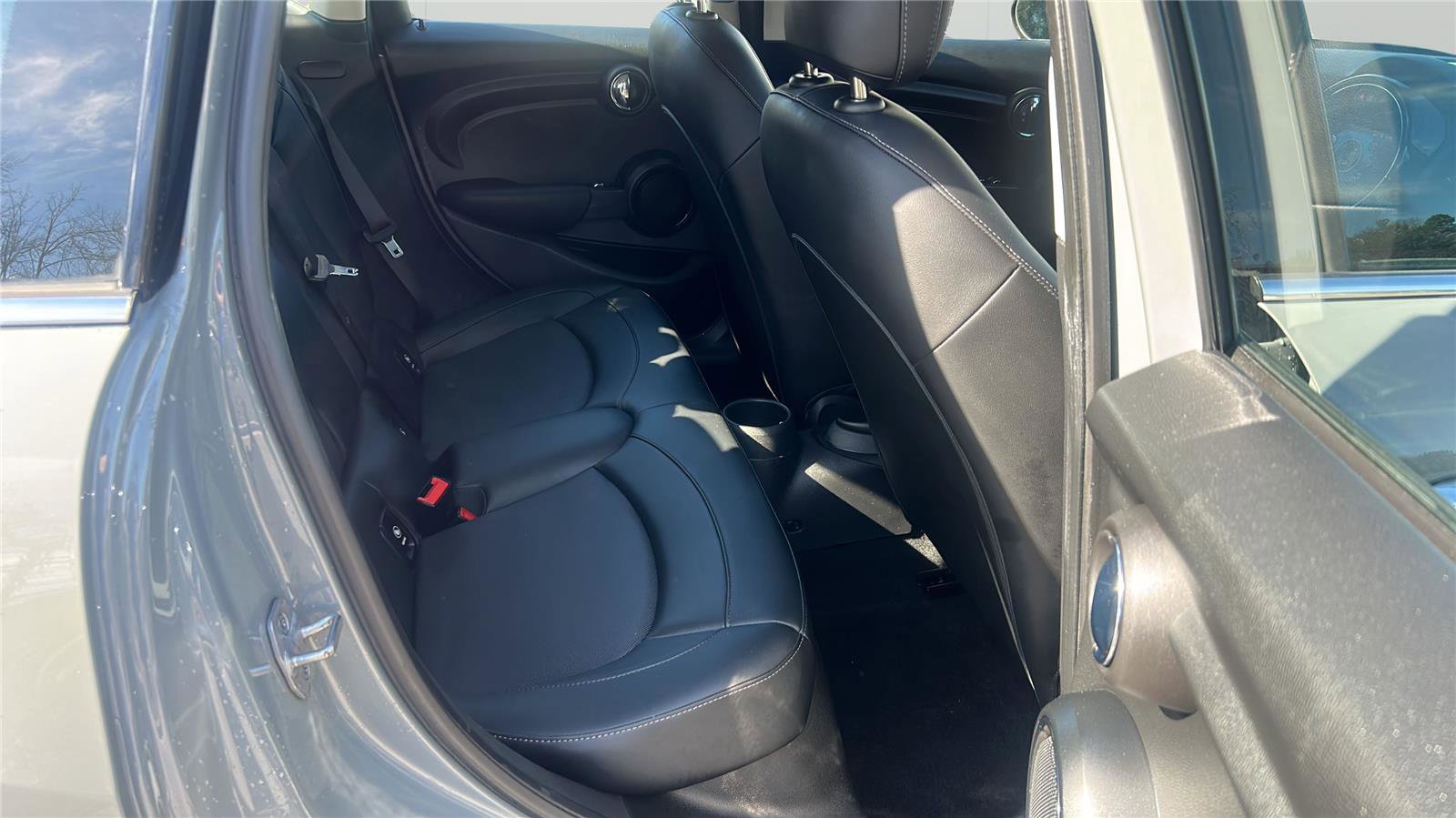 Used 2021 MINI Cooper 4-Door Hardtop image 19