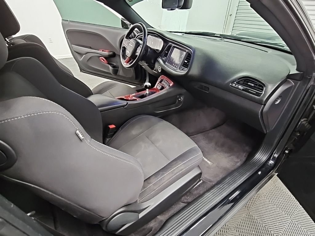Used 2016 Dodge Challenger R/T image 35