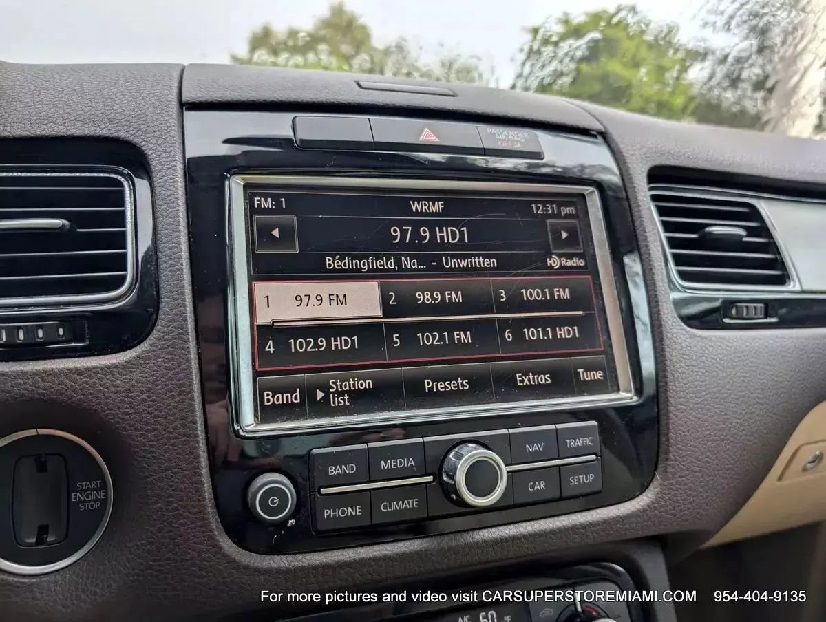 Used 2011 Volkswagen Touareg Sport image 67