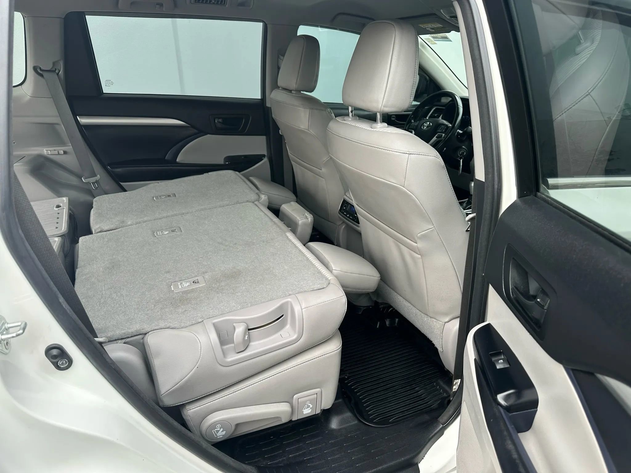 Used 2018 Toyota Highlander Plus AWD/4WD image 20