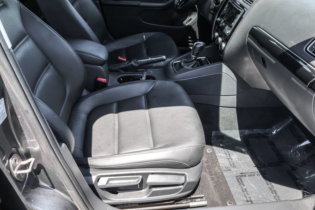 Used 2015 Volkswagen Jetta TDI SEL FWD image 38