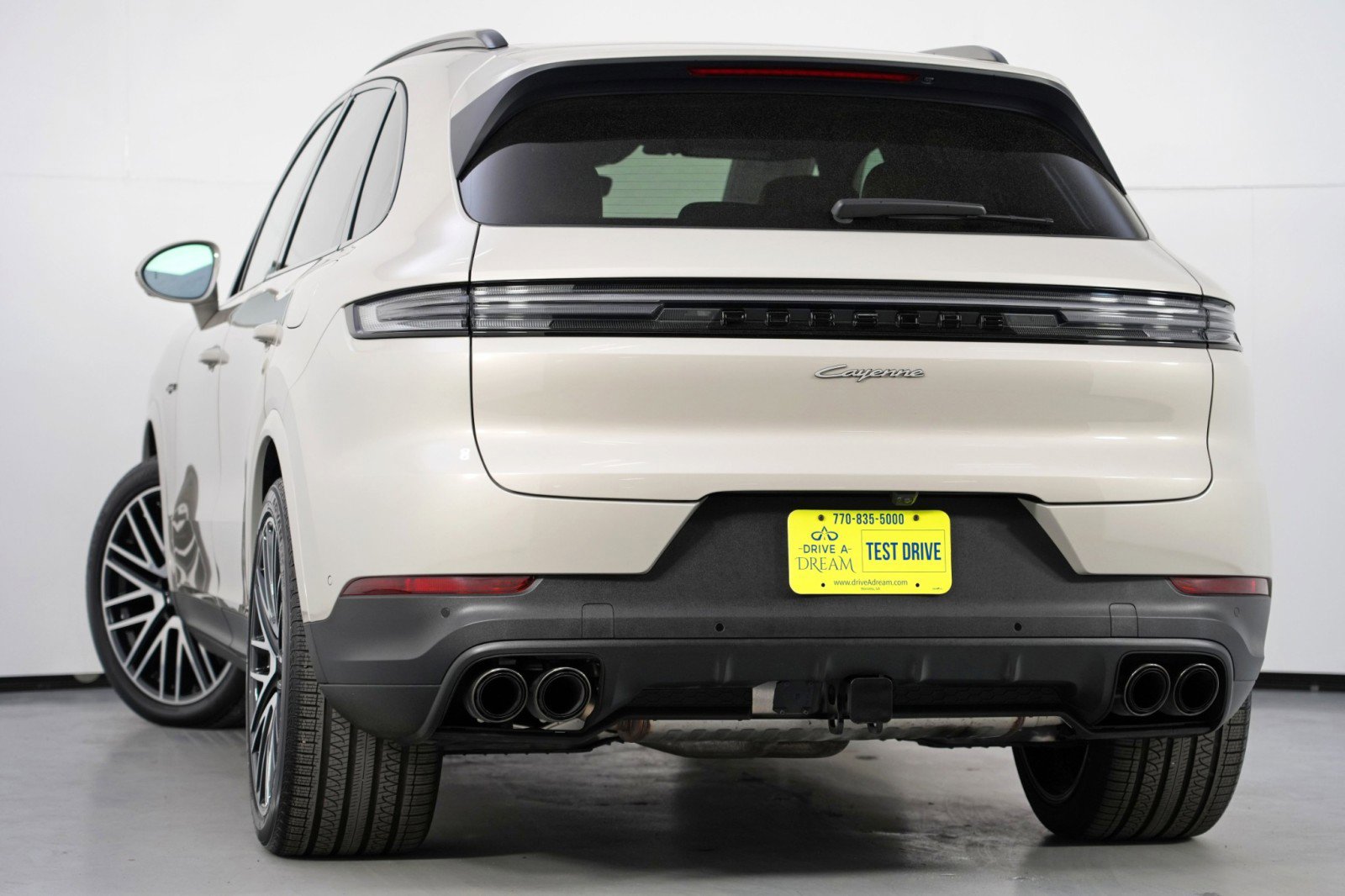 Used 2025 Porsche Cayenne E-Hybrid image 6