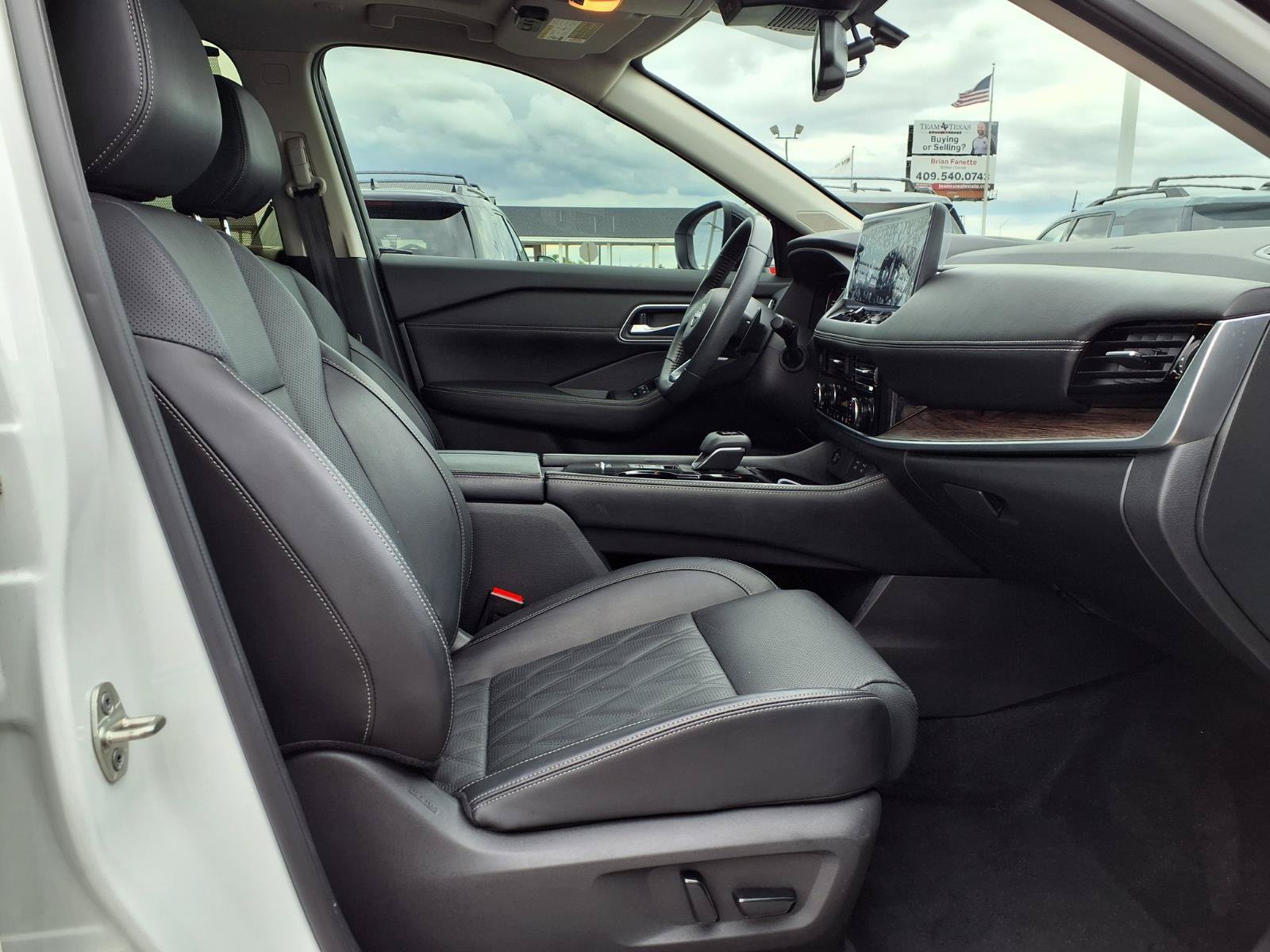 Used 2024 Nissan Rogue Platinum w/ Platinum Premium Package FWD image 14