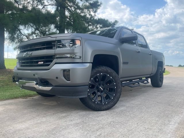 Used 2017 Chevrolet Silverado 1500 LTZ Z71 w/ Realtree Edition AWD/4WD image 3
