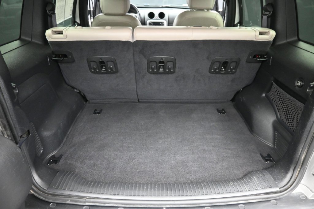 Used 2002 Jeep Liberty Limited AWD/4WD image 11