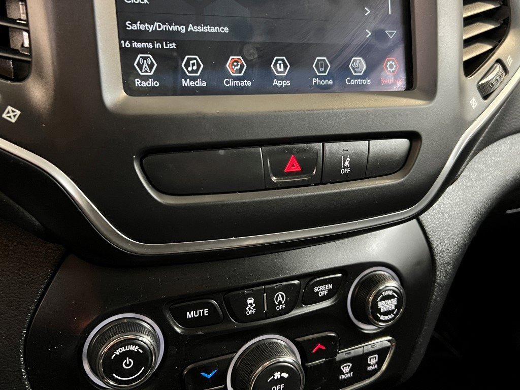 Used 2022 Jeep Cherokee Latitude w/ Sun & Sound Group image 43