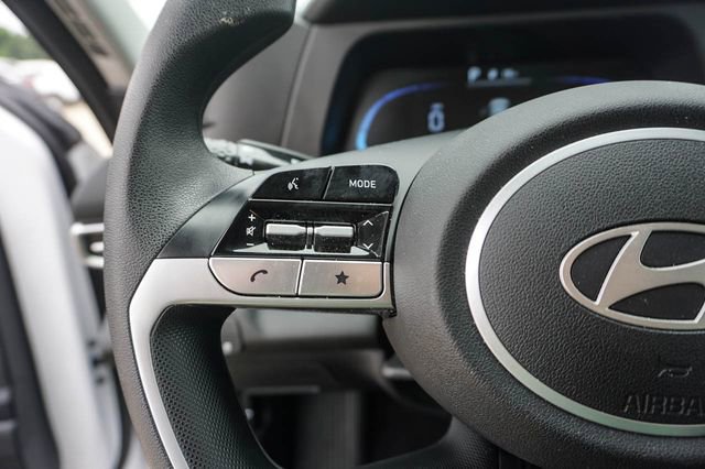 Used 2025 Hyundai Elantra SE FWD image 18