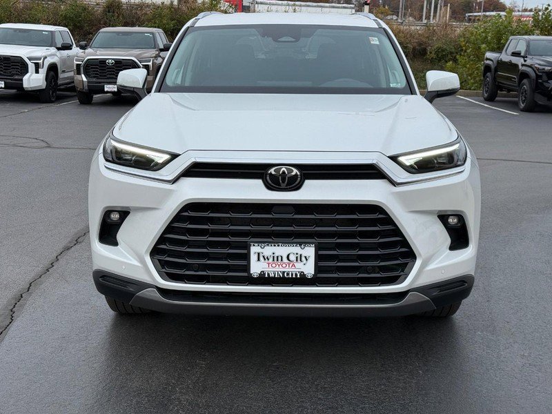 Used 2024 Toyota Grand Highlander AWD image 10