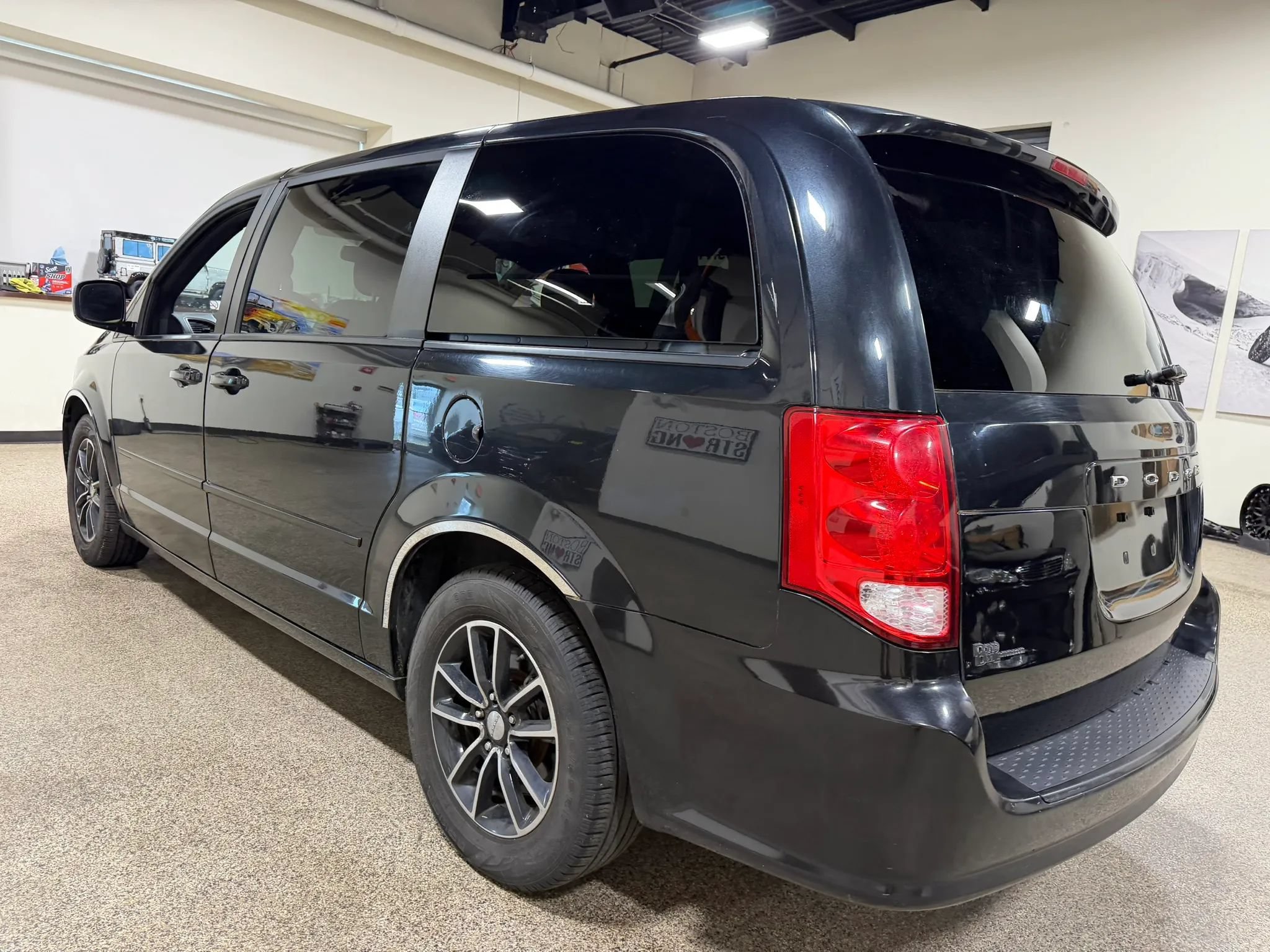 Used 2016 Dodge Grand Caravan SE FWD image 20