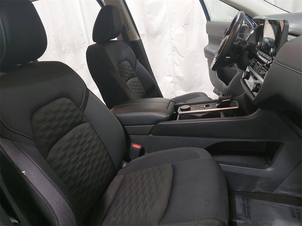 Used 2024 Nissan Pathfinder SV w/ SV Premium Package image 10