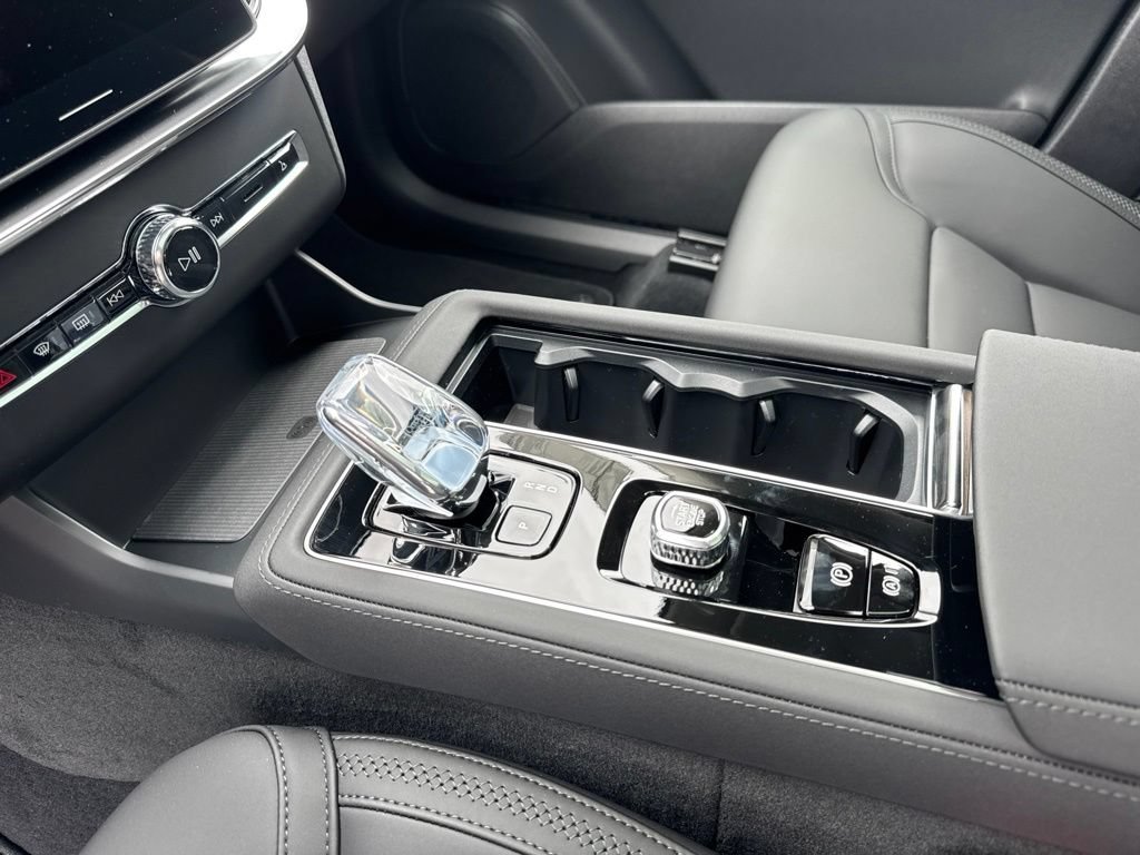New 2026 Volvo XC90 B6 Plus w/ Protection Package AWD/4WD image 13