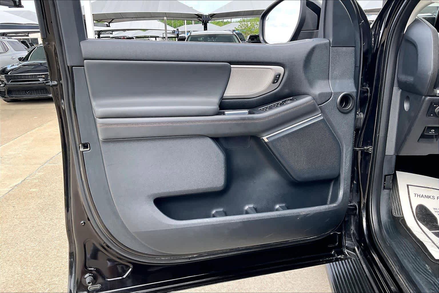 Used 2025 Ford Expedition Active AWD/4WD image 21