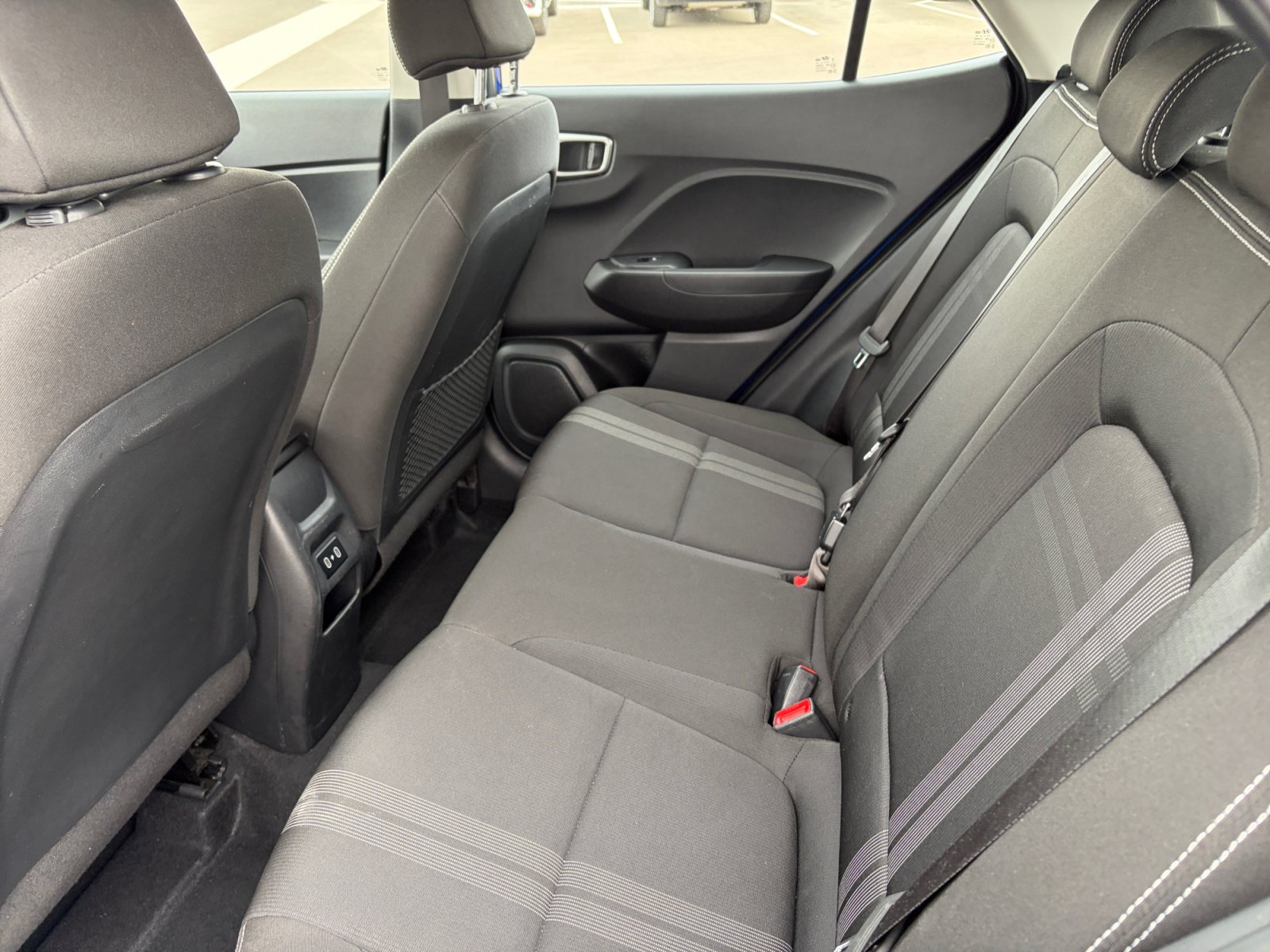 Used 2025 Hyundai Venue SEL FWD image 17