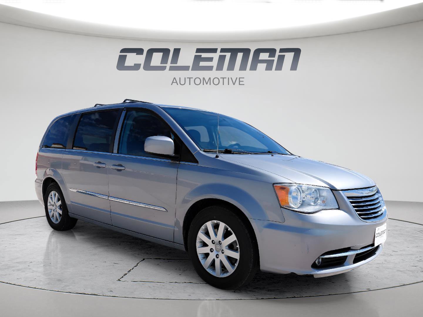 Used 2015 Chrysler Town & Country Touring FWD image 7