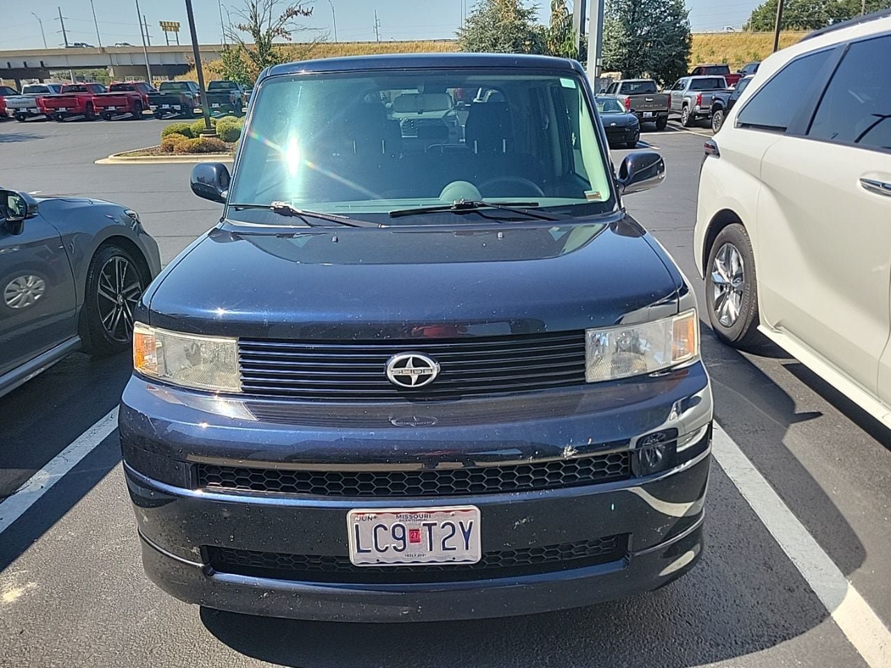 Used 2005 Scion xB FWD image 2