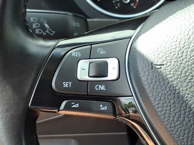 Used 2018 Volkswagen Tiguan SE AWD/4WD image 26