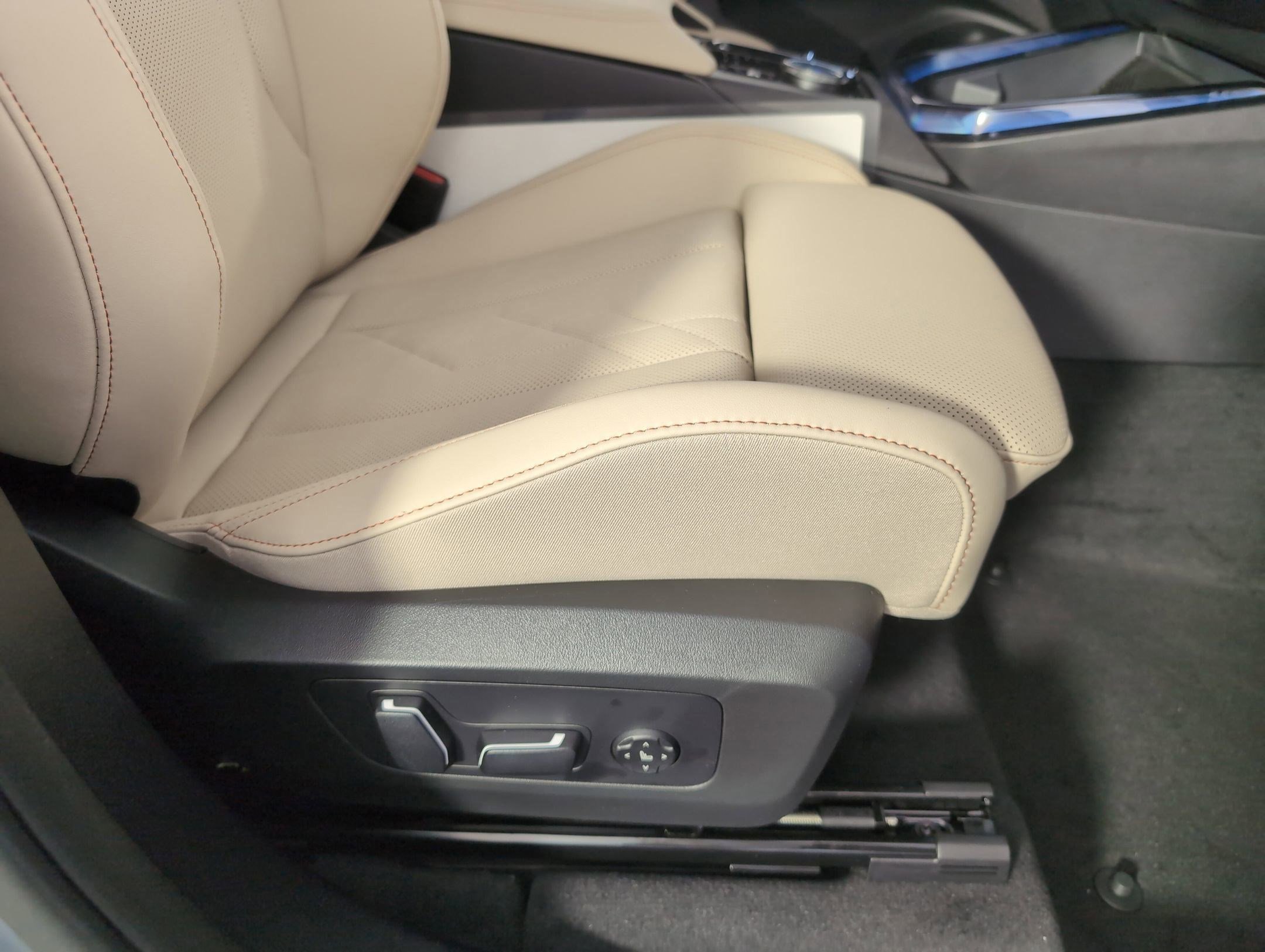 Used 2025 BMW X3 xDrive30i w/ M Sport Package image 30