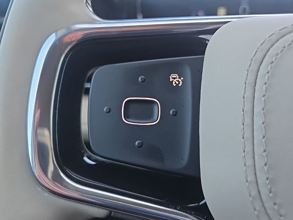 Used 2025 Lincoln Nautilus Reserve image 43