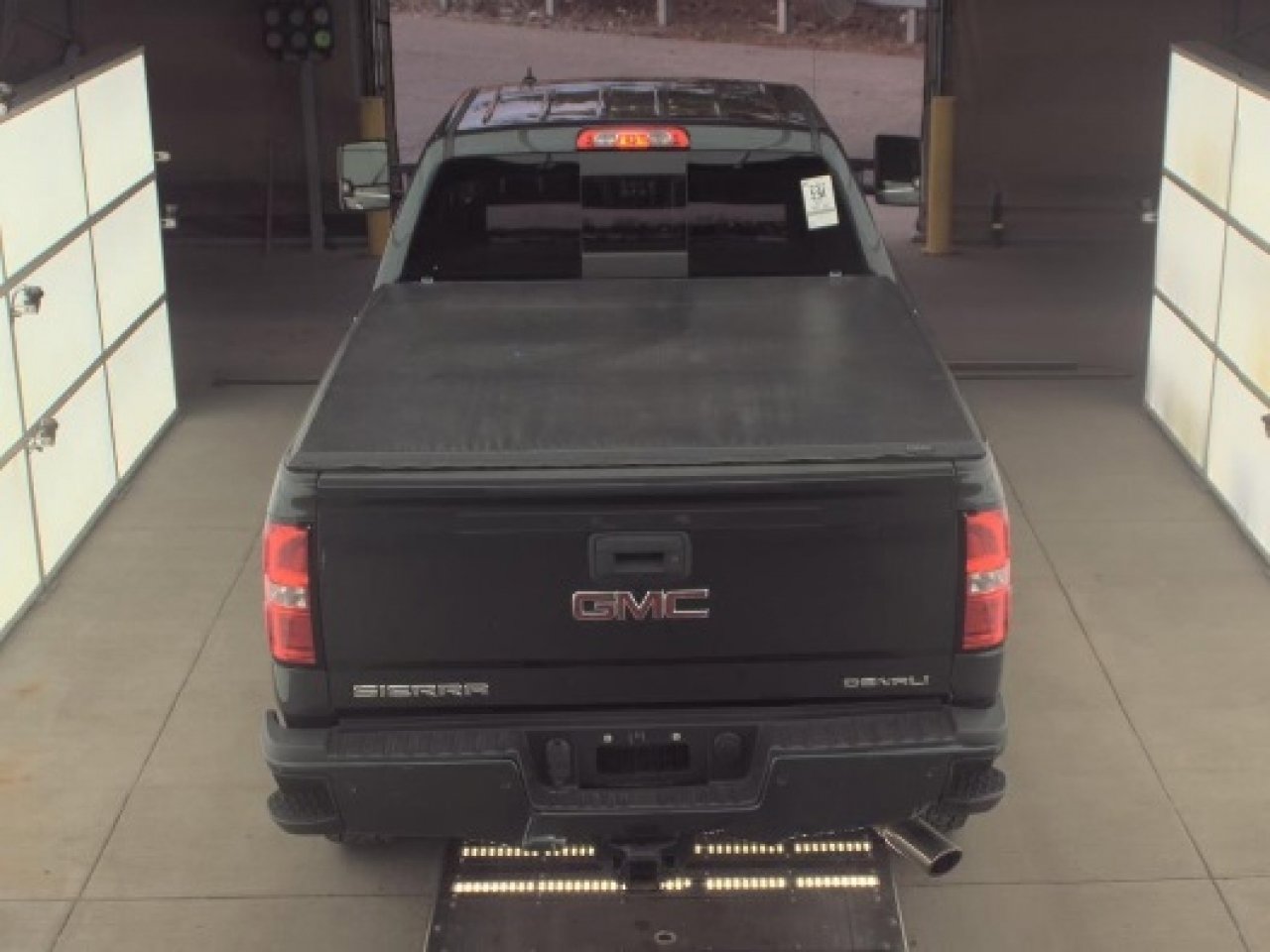 Used 2017 GMC Sierra 3500 Denali image 7