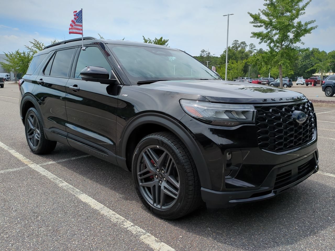 Used 2025 Ford Explorer ST-Line w/ ST-Line Street Pack AWD/4WD image 2