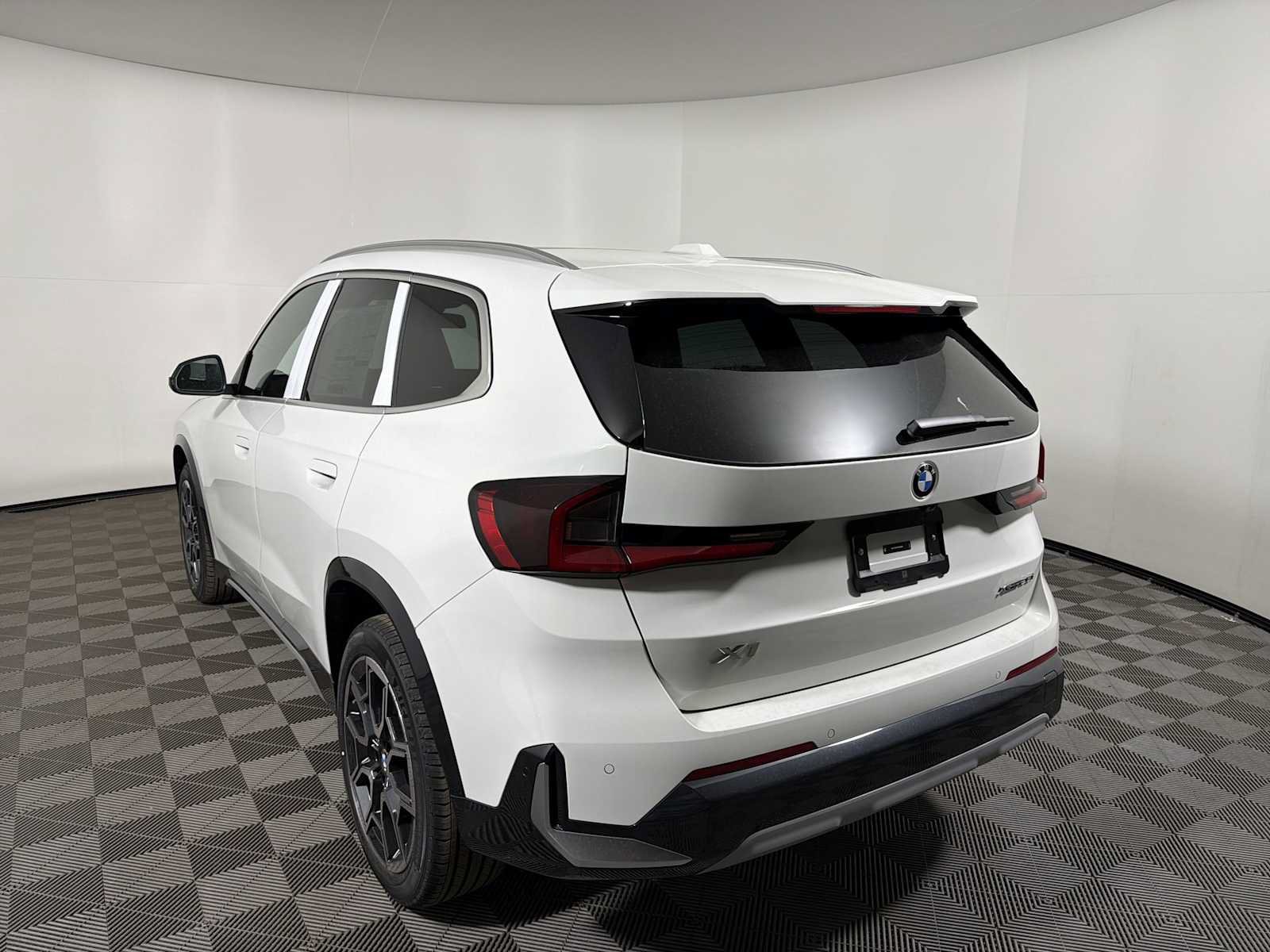 New 2026 BMW X1 xDrive28i w/ Convenience Package AWD/4WD image 3