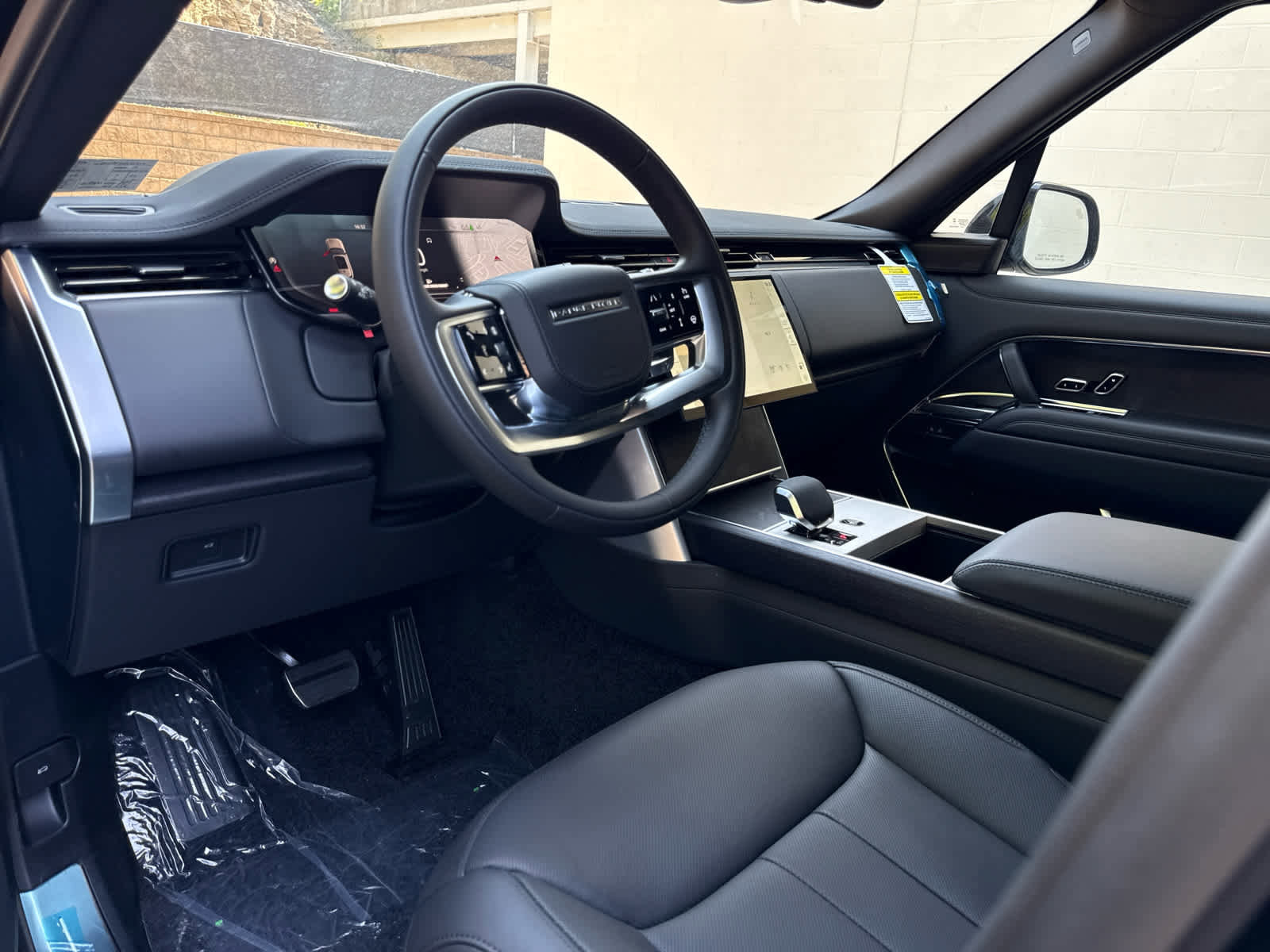 New 2025 Land Rover Range Rover SE image 12