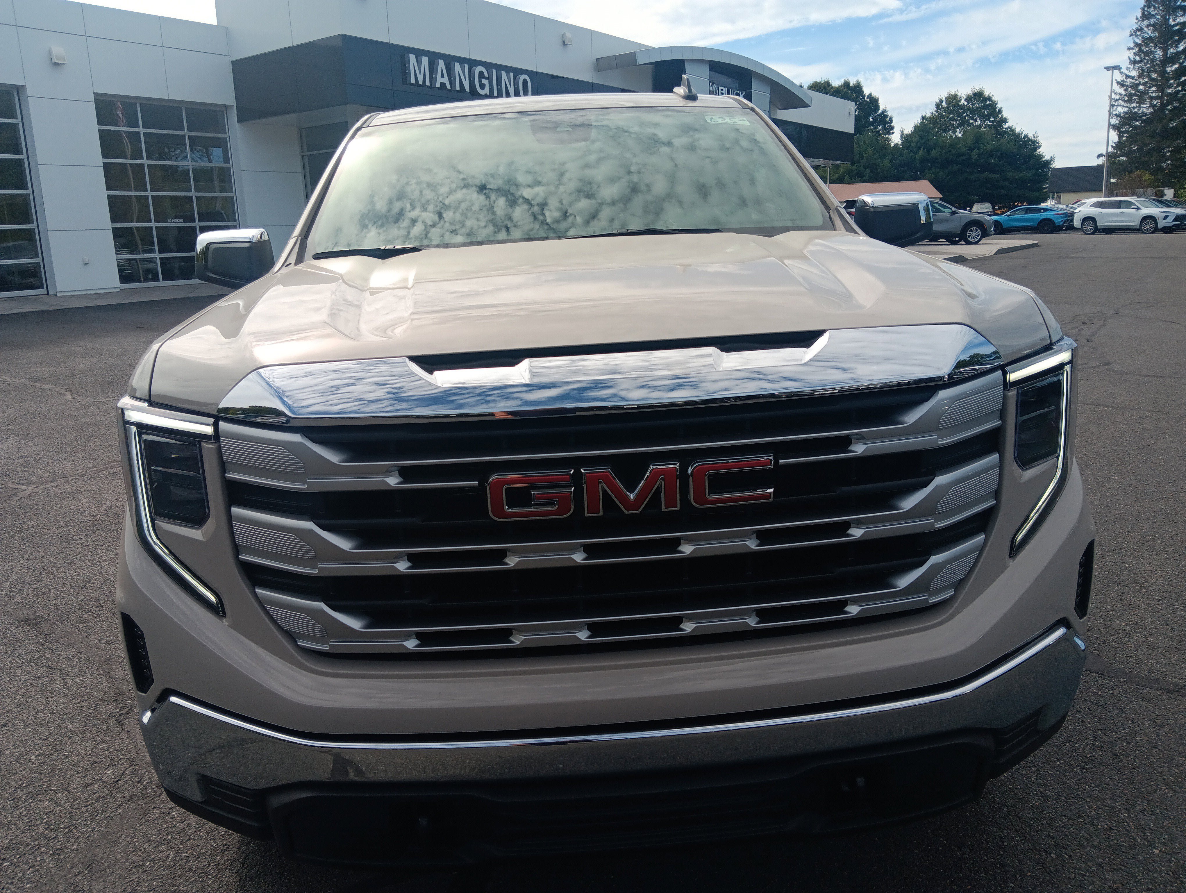 New 2026 GMC Sierra 1500 SLE w/ X31 Off-Road Package AWD/4WD image 10