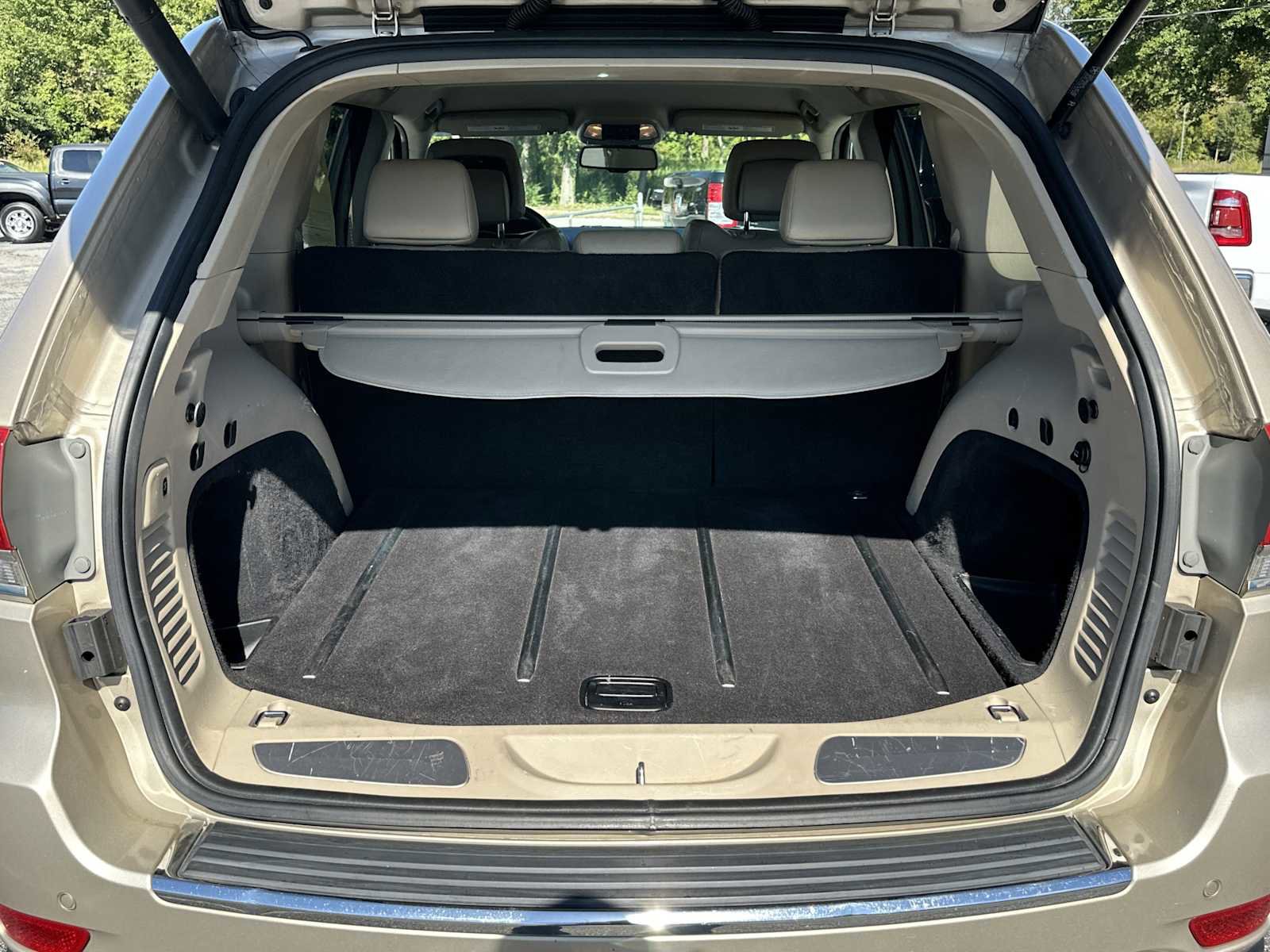 Used 2015 Jeep Grand Cherokee Limited w/ Trailer Tow Group IV image 18