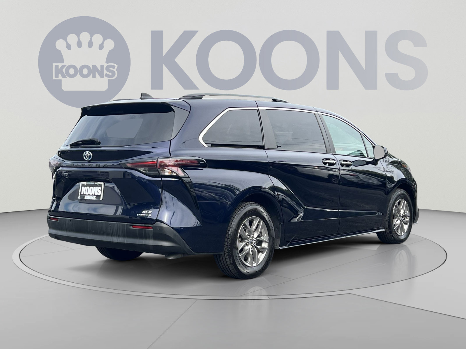 Used 2023 Toyota Sienna XLE FWD image 8