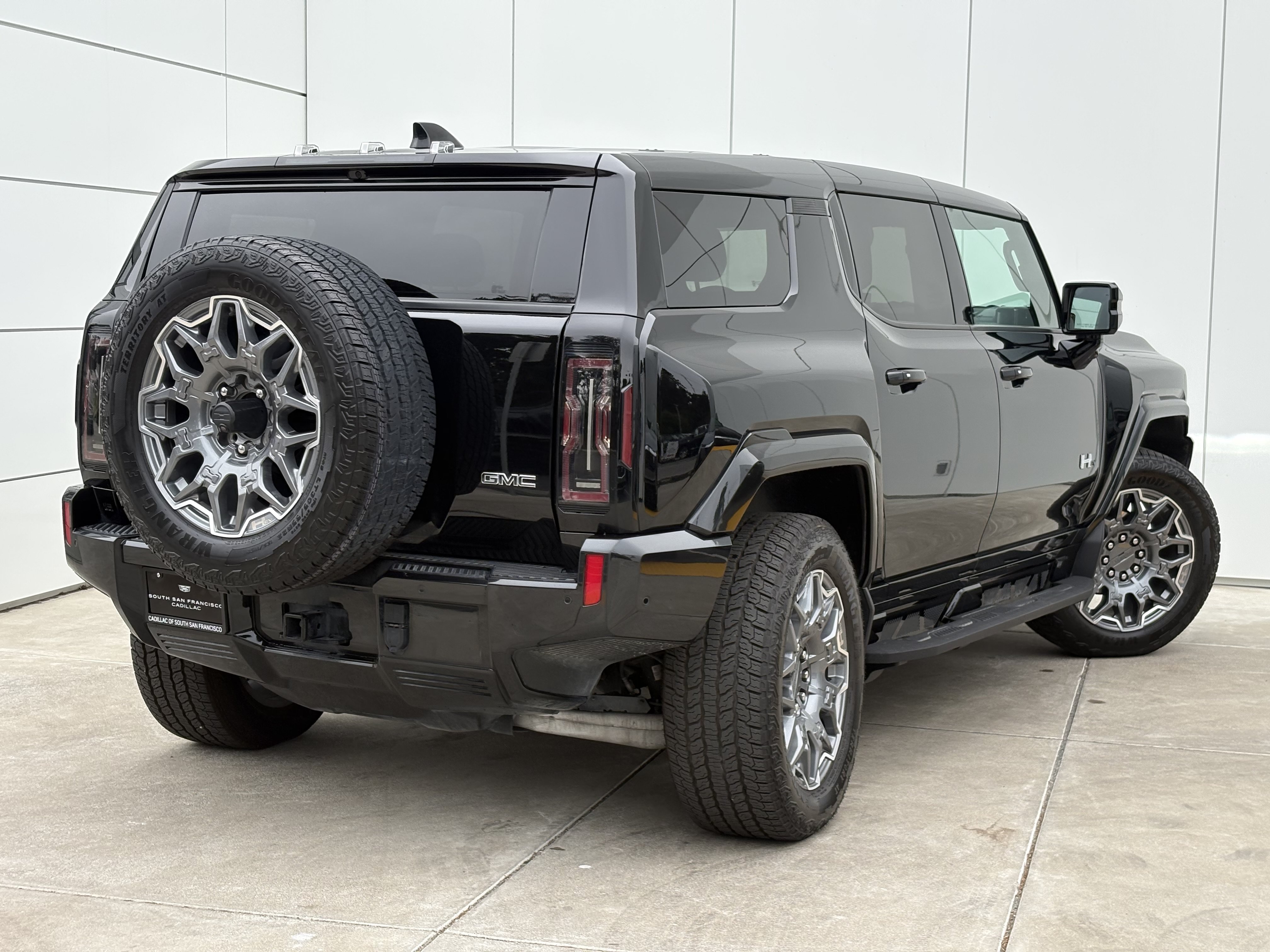 Used 2025 GMC Hummer EV 3X w/ LPO, Cargo Utility Package AWD/4WD image 7