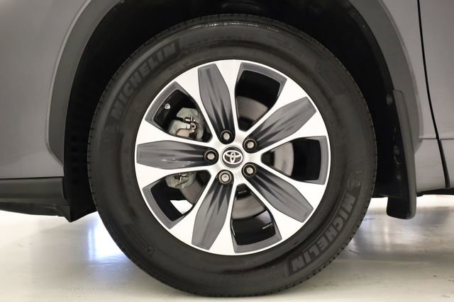 Used 2024 Toyota Highlander XLE image 7