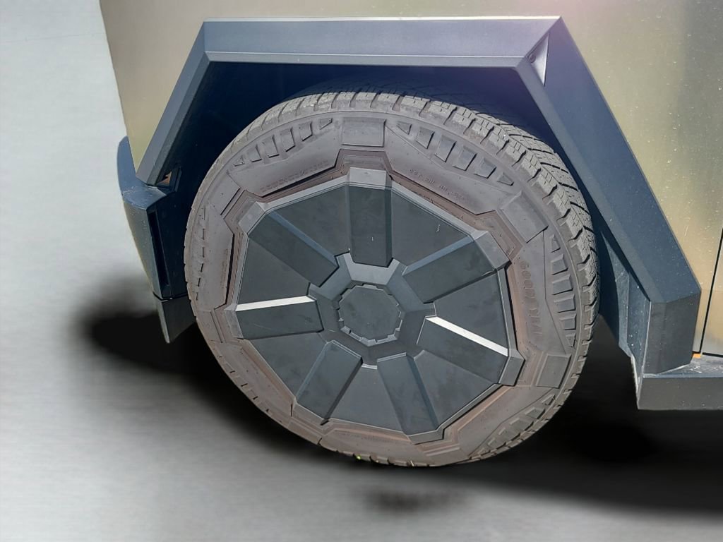 Used 2024 Tesla Cybertruck AWD Crew Cab image 34