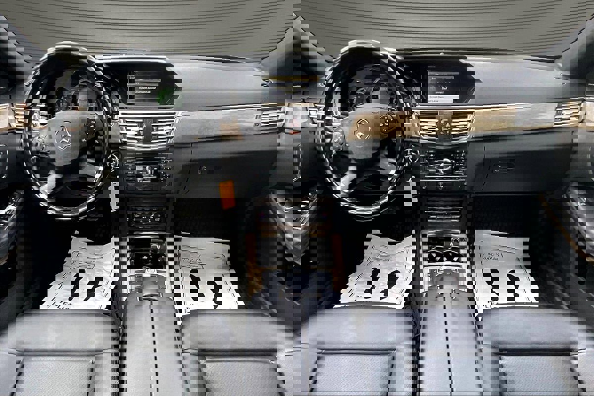 Used 2011 Mercedes-Benz E 350 4MATIC Sedan image 7