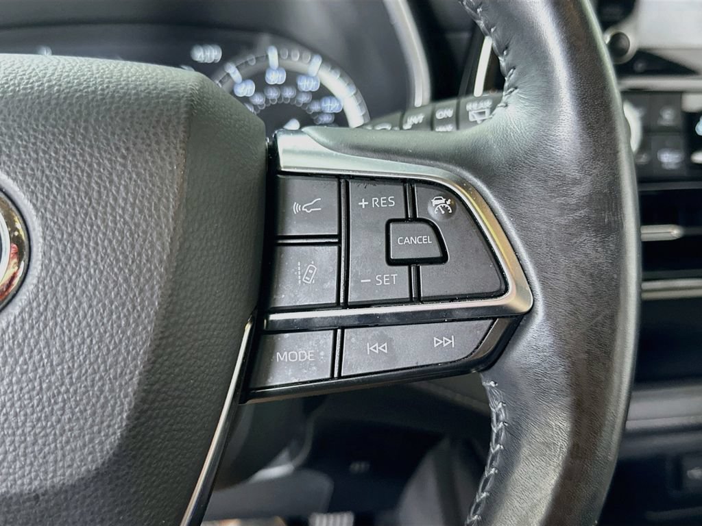 Used 2021 Toyota Highlander XLE FWD image 26