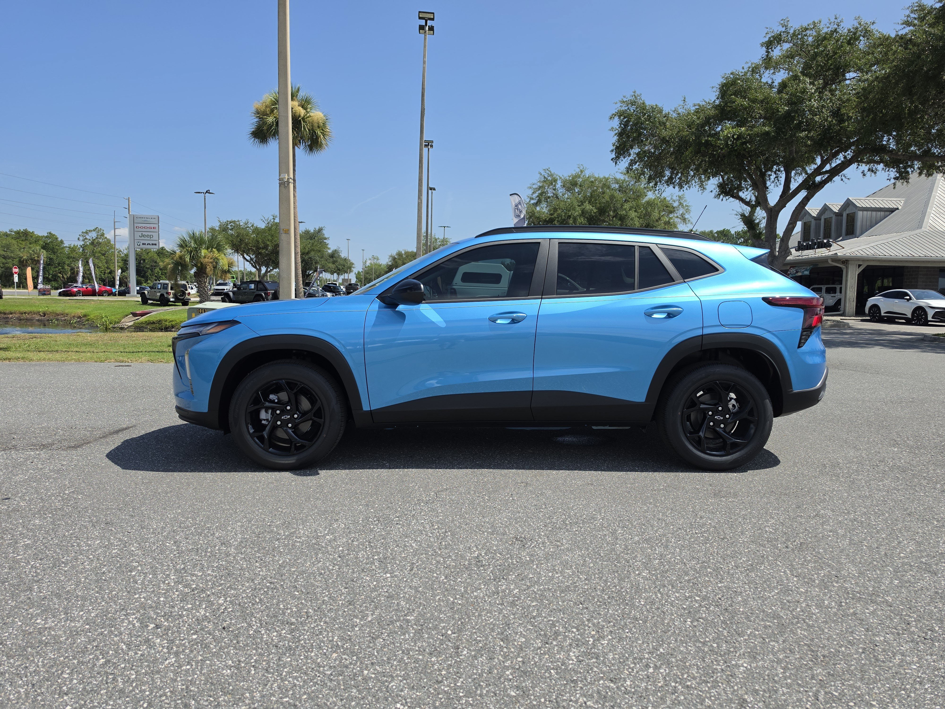 New 2026 Chevrolet Trax LT w/ Sunroof Package FWD image 9