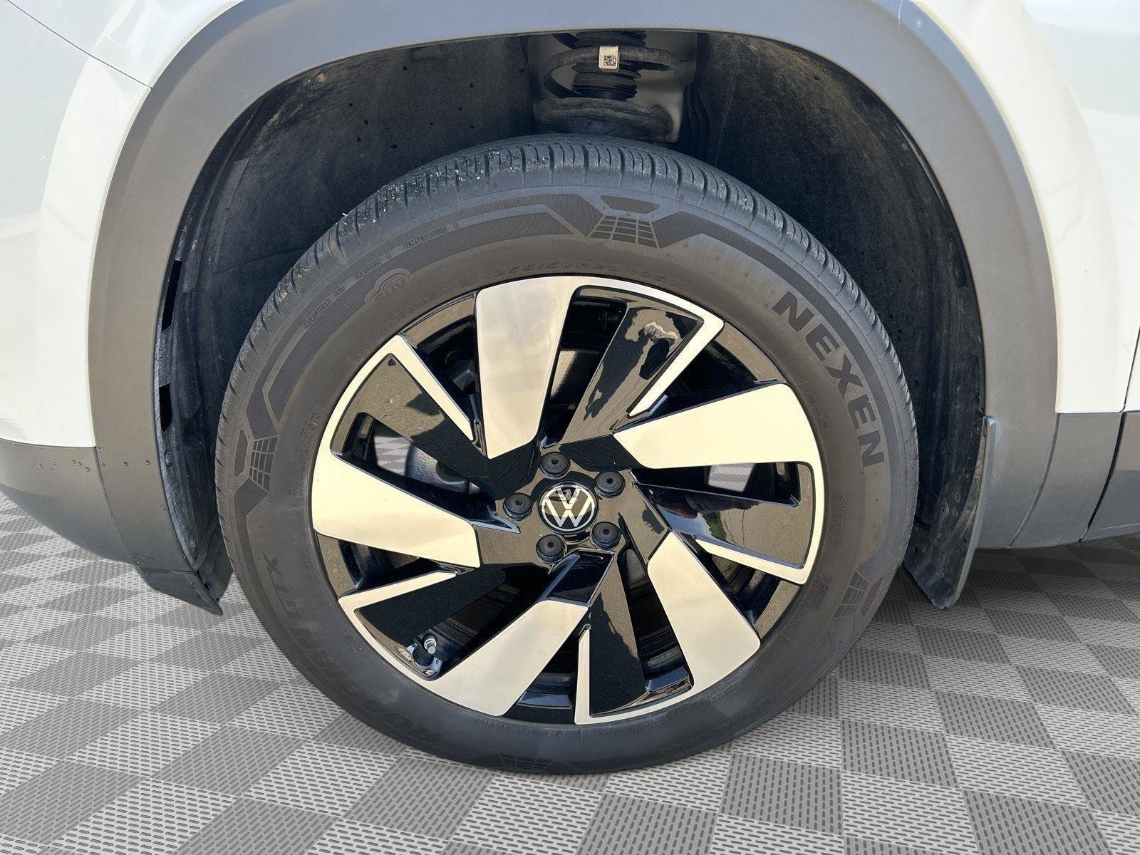 Certified 2025 Volkswagen Atlas Cross Sport SE AWD/4WD image 22