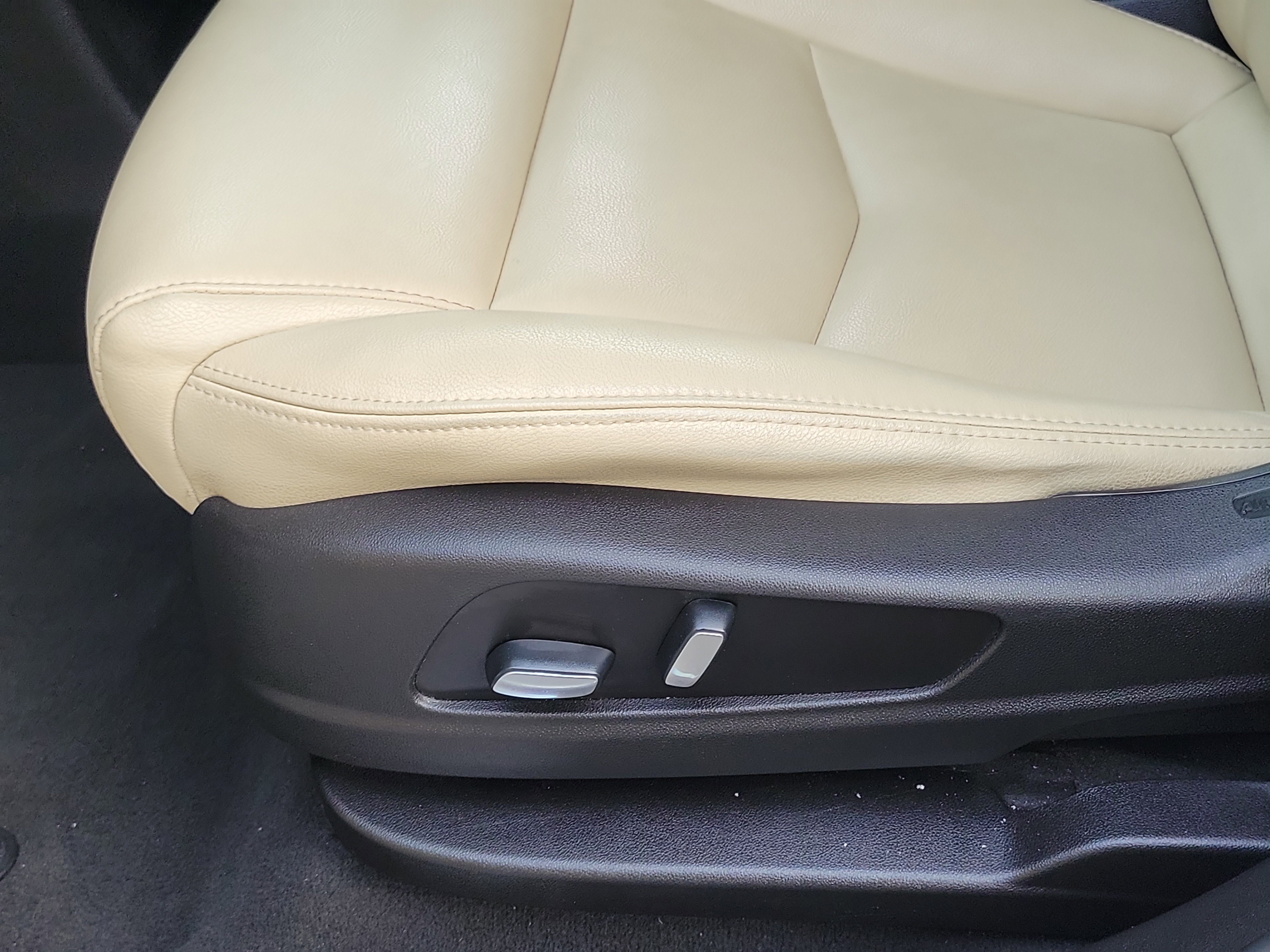 Used 2019 Cadillac XT5 FWD image 19