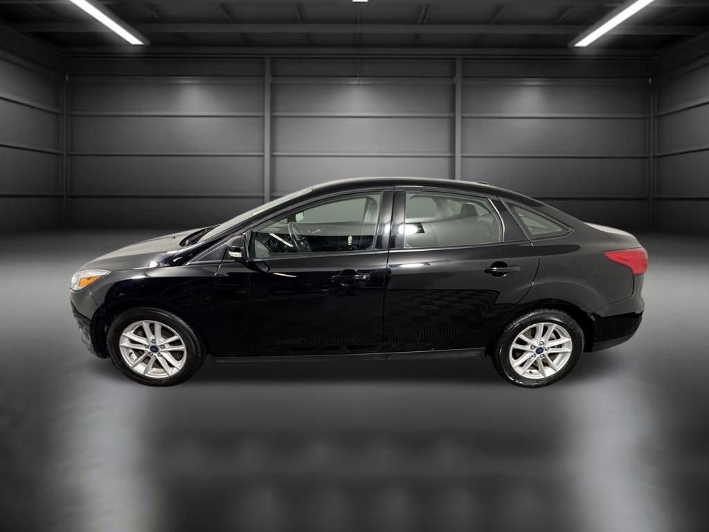 Used 2018 Ford Focus SE w/ Cold Weather Package image 3