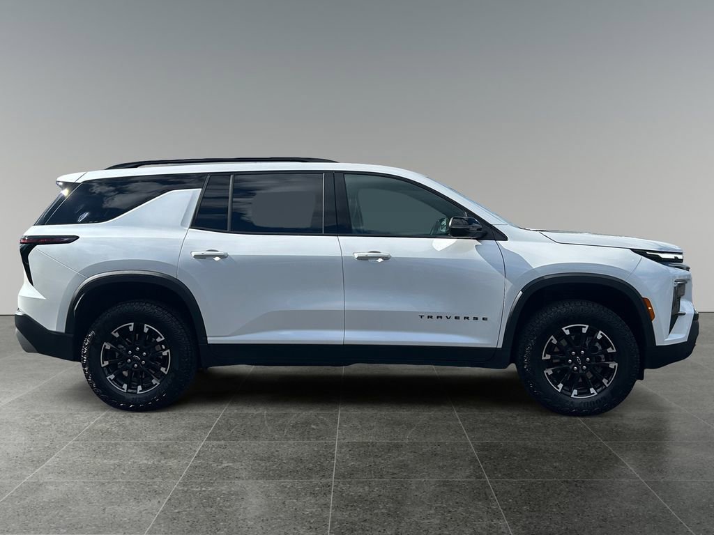 Used 2025 Chevrolet Traverse Z71 image 8