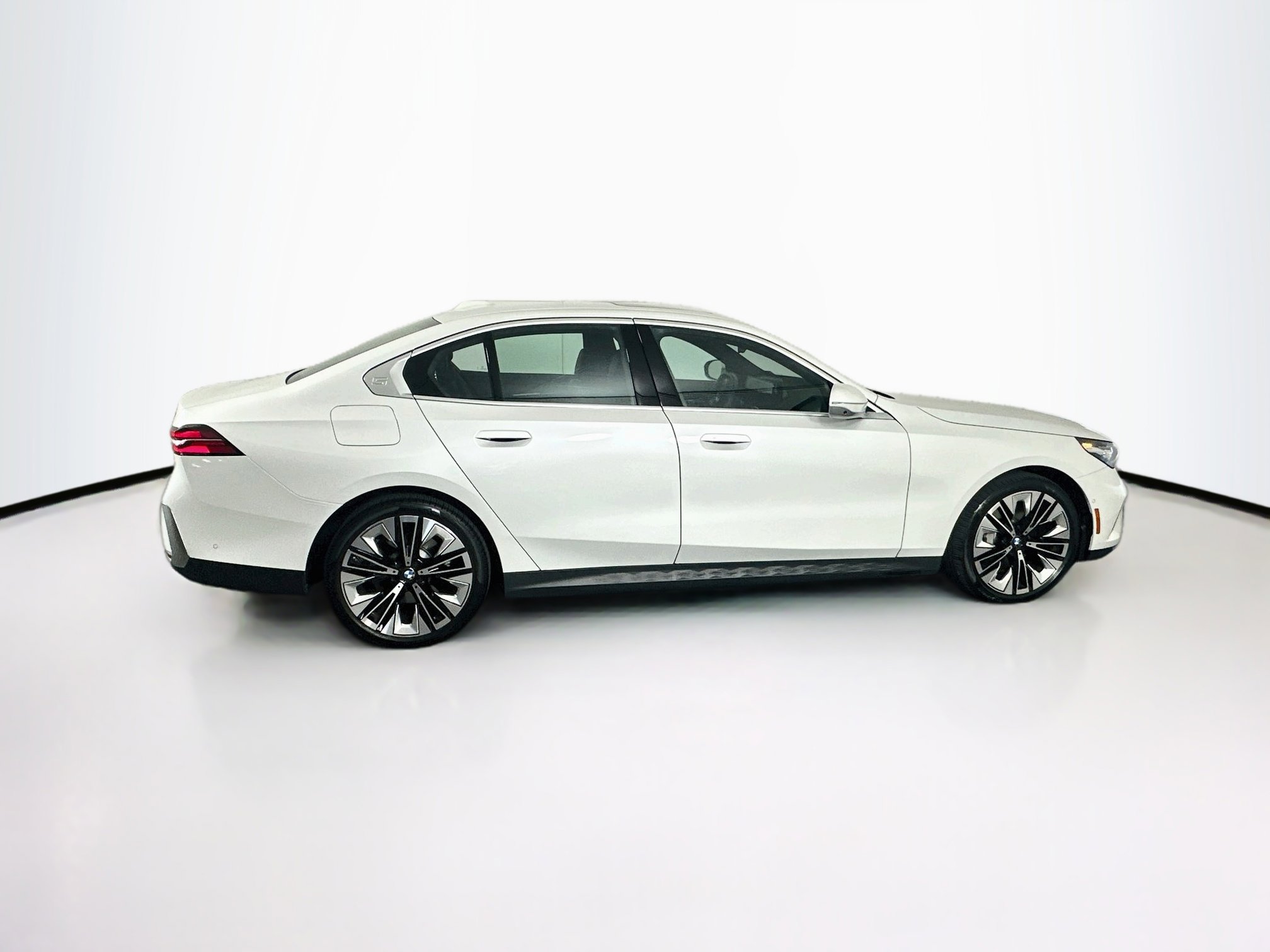 Used 2024 BMW 530i w/ Premium Package RWD image 10
