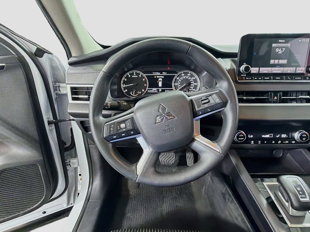 Used 2023 Mitsubishi Outlander ES AWD/4WD image 13