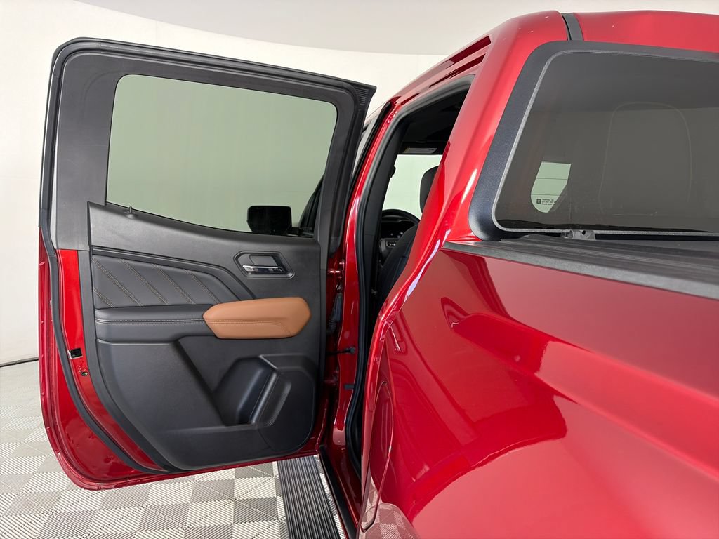 Used 2025 GMC Canyon AT4 w/ Technology Plus Package AWD/4WD image 12