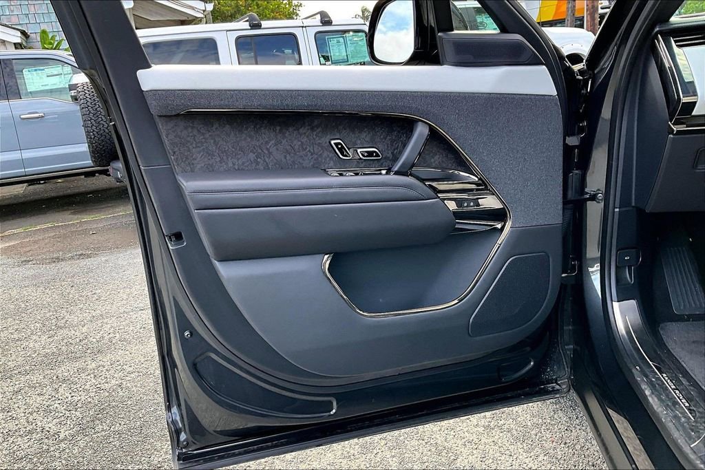 Used 2025 Land Rover Range Rover Sport Dynamic SE image 18