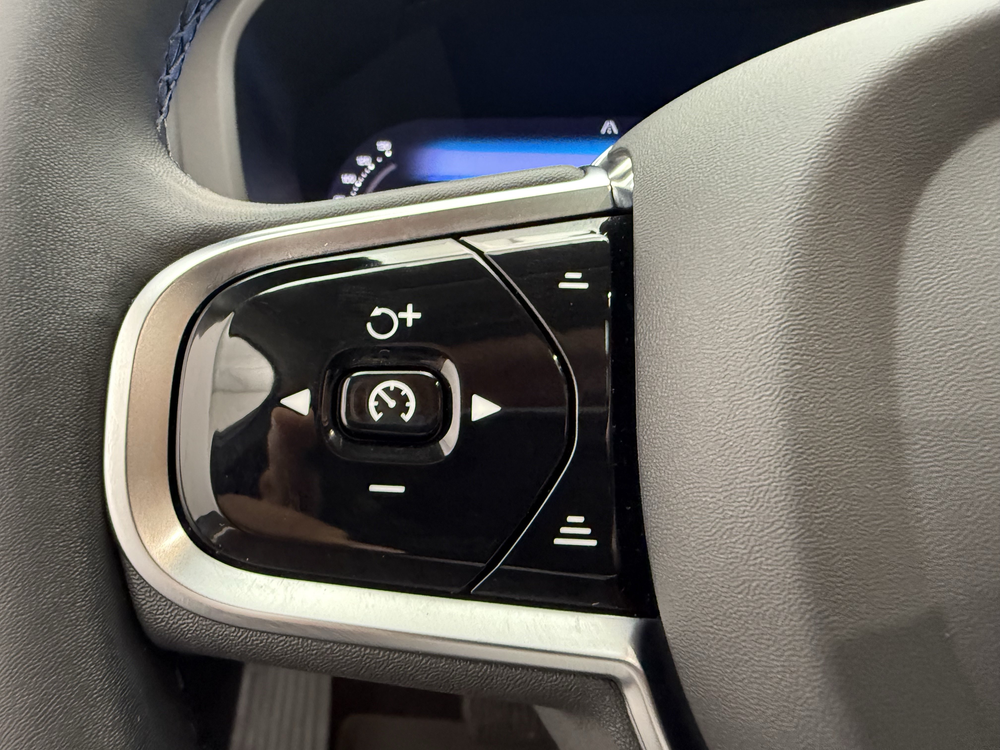 Certified 2023 Volvo XC60 B5 Plus w/ Climate Package AWD/4WD image 16