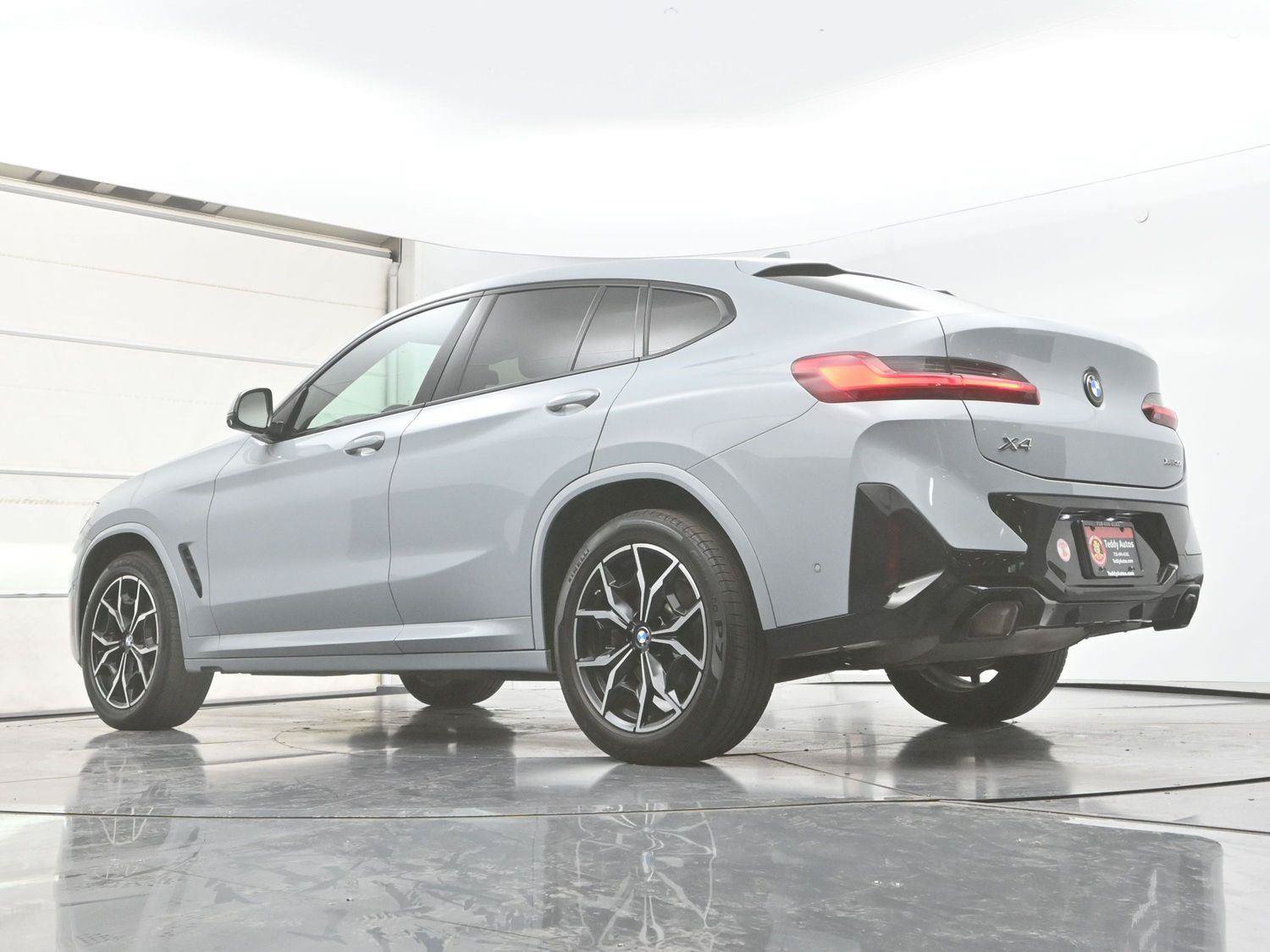 Used 2023 BMW X4 xDrive30i w/ M Sport Package AWD/4WD image 36